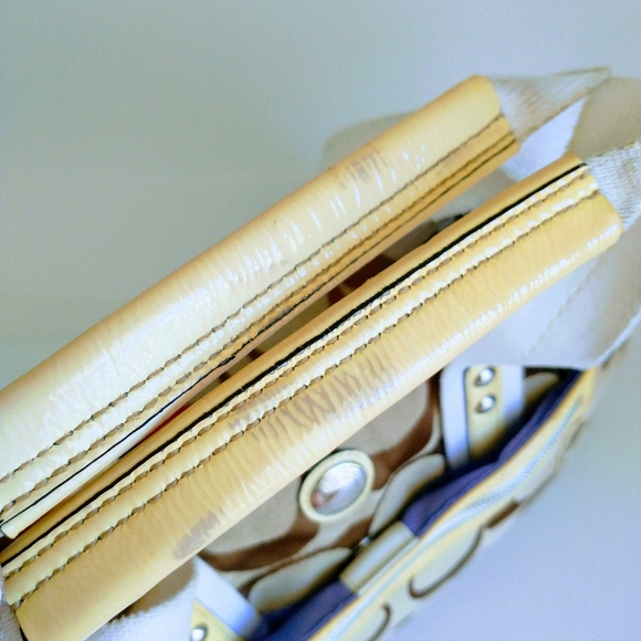 Coach Daisy Signature Khaki Shoulder Bag - Picture 10 of 15